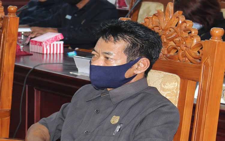 Anggota DPRD Gunung Mas Berharap Bantuan Benih Ikan Dapat Dikembangkan