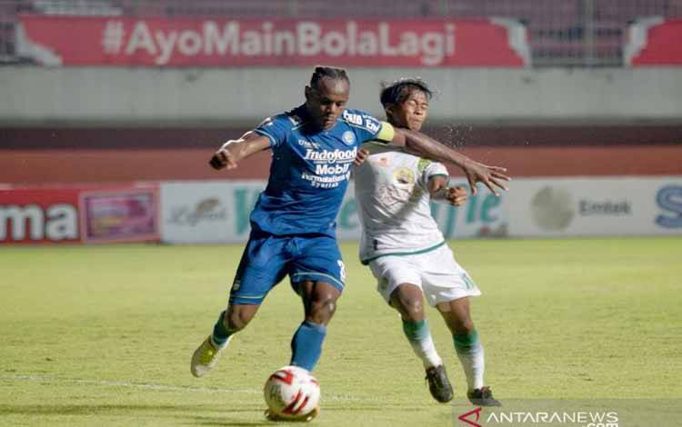 Bek Persib Igbonefo Ingatkan Timnya Tetap Waspadai Persipura