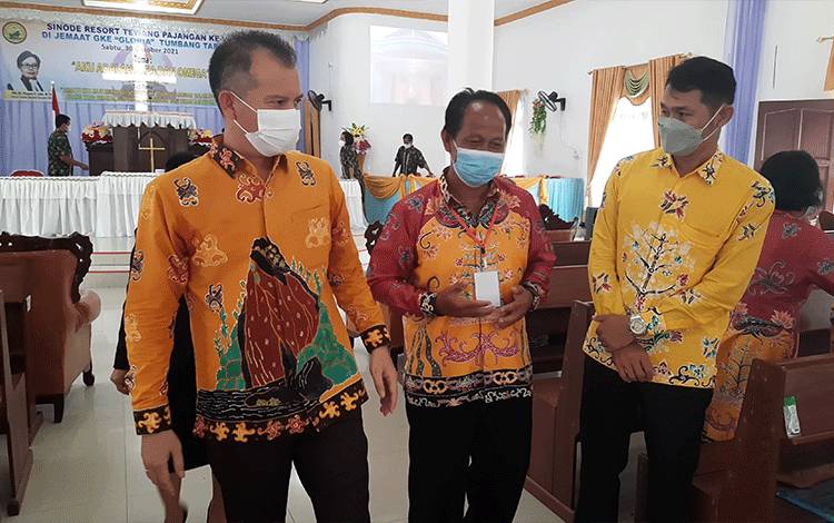Bupati Gunung Mas Ajak Jemaat Resort GKE Tewang Pajangan Sukseskan Vaksinasi Covid-19