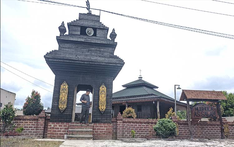 Arsitektur Unik dari Limbah Kayu Ulin, Musala di Jalan Sudirman Km 71 Ini Berkonsep Keberagaman