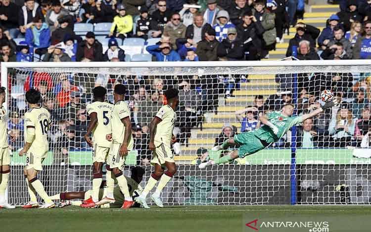 Aaron Ramsdale Tampil Gemilang Bantu Arsenal Bungkam Leicester