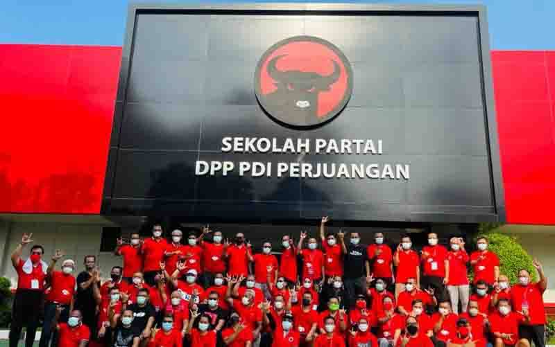 Para Ketua DPD PDIP Serahkan Capres - Cawapres kepada Megawati
