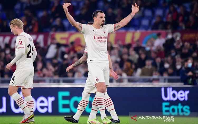 Sepuluh Pemain Milan Tundukkan Roma 2-1