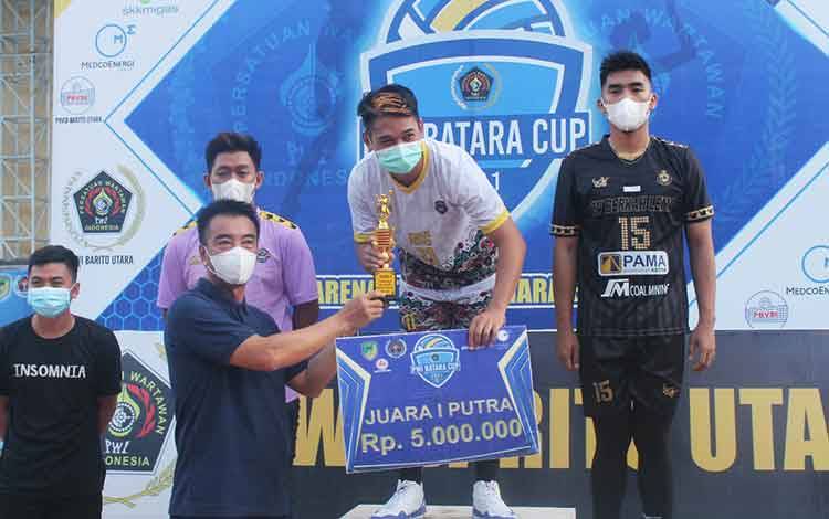 Wakil Bupati Barito Utara Resmi Tutup Turnamen Voli Open PWI Cup