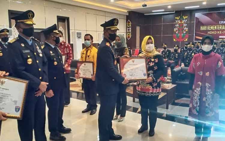 Pemko Palangka Raya Raih Penghargaan Atas Penanganan Covid-19