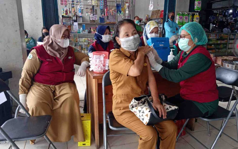 Puskesmas Tamiang Layang Gelar Vaksinasi di Pasar Tamiang Layang