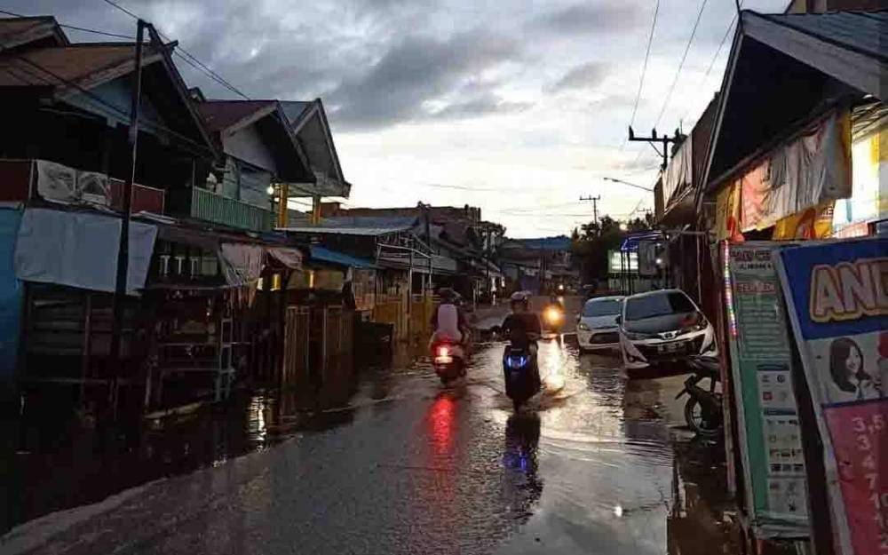 Air Sungai Meluap, Permukiman dan Jalan di Muara Teweh Mulai Tergenang