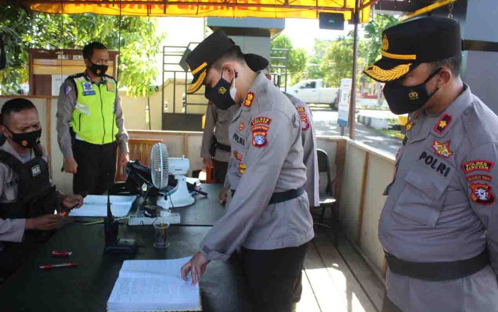 Kapolres Seruyan Cek Kesiagaan Personel di Pos Penjagaan
