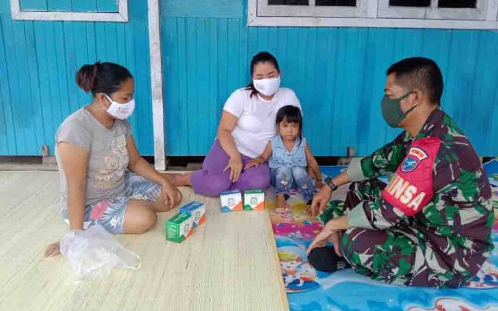 TNI Salurkan Obat Covid-19 untuk Masyarakat Kalteng