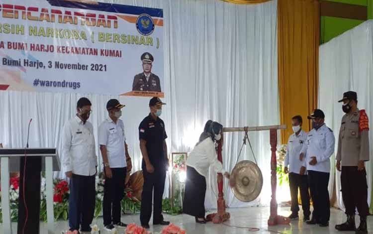 Bupati Kobar Harapkan Bumi Harjo Jadi Percontohan Desa Bebas Narkoba