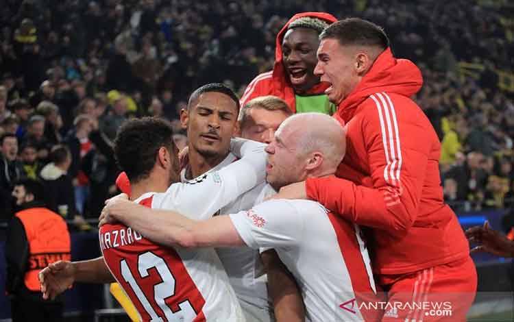 Bangkit Hantam Sepuluh Pemain Dortmund, Ajax Lolos Juarai Grup C