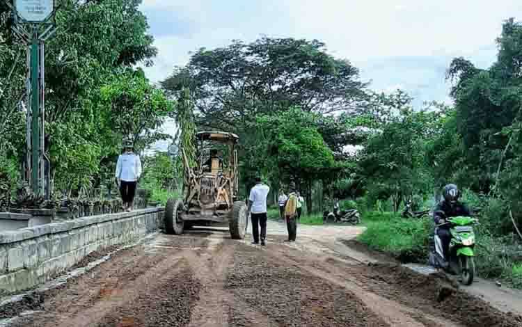 Perbaikan Jalan HM Arsyad Sampit Terkendala Cuaca