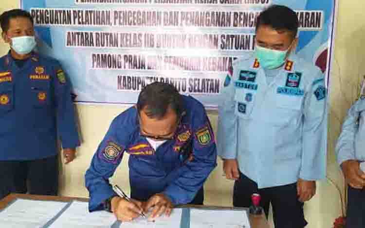 Rutan Kelas IIB Buntok Bersama Dinas Satpol-PP dan Damkar Teken MoU Penguatan Pelatihan Pencegahan Bencana Kebakaran