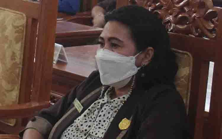 Srikandi DPRD Gunung Mas Apresiasi Penyuluh Perikanan Dampingi Pokdakan