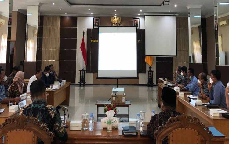 PTPN XIII Masih Belum Serahkan 827 Sertifikat Warga Eks Plasma, Pemkab Kobar kembali Gelar Rapat Mediasi