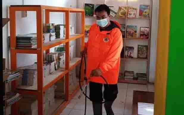 Manfaatkan Akhir Pekan, BPBD Murung Raya Lakukan Penyemprotan Disinfektan di Sekolah