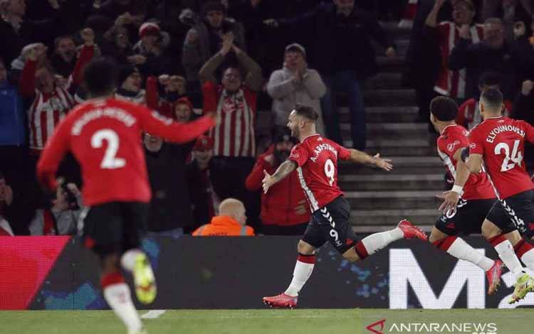 Armstrong Bawa Southampton Perpanjang Derita Villa