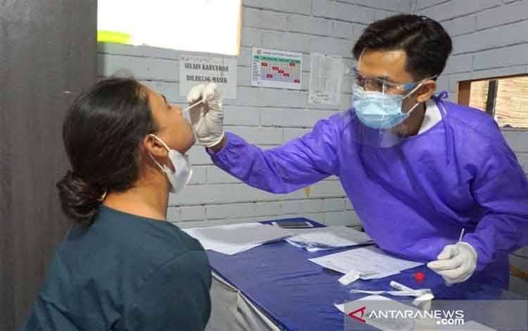 Epidemiolog: Pencegahan Lonjakan COVID-19 Bukan dengan Tes PCR