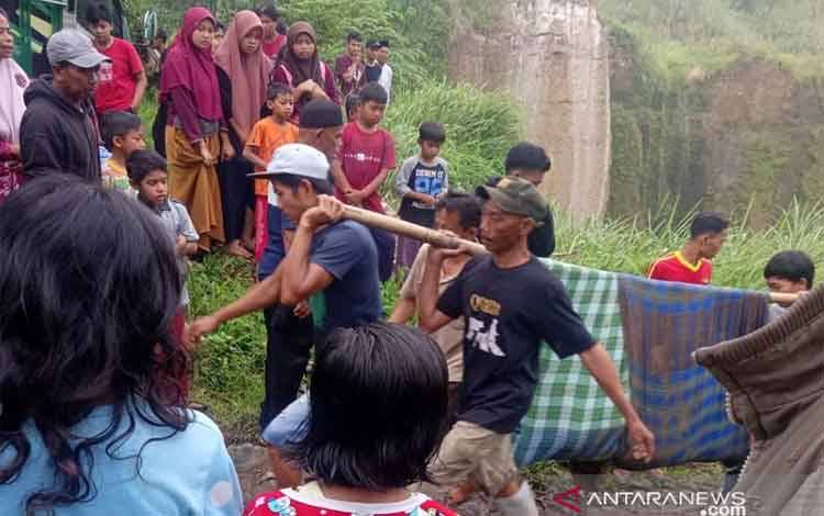 Galian Tanah di Sukabumi Longsor Timbun Tiga Penambang