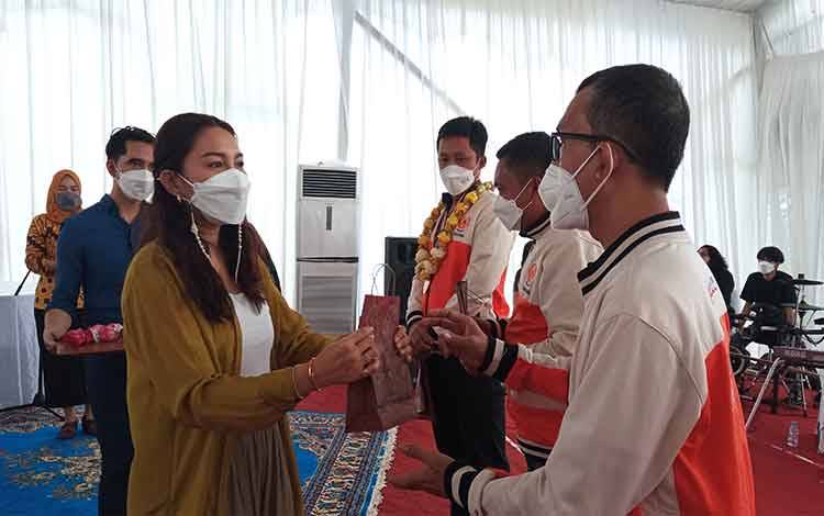 Begini Ungkapan Apresiasi Monica Putri pada Atlet Kalteng Peraih Medali Emas PON XX Papua