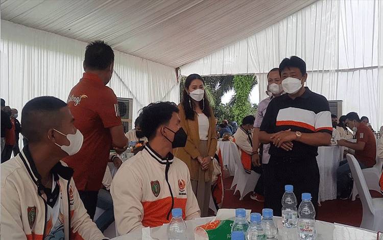VIDEO: H Abdul Rasyid AS Sambut Atlet Kalteng Peraih Medali PON Papua di Vila Sulung