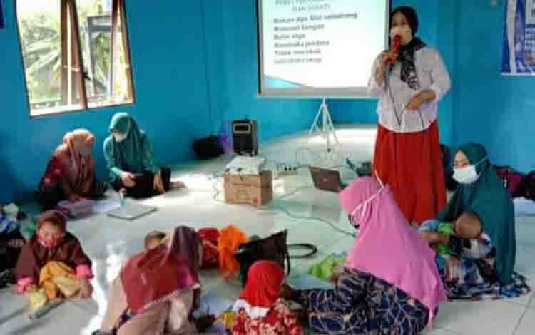 Peserta Posyandu di Kelurahan Selat Utara Diberikan Edukasi Gizi