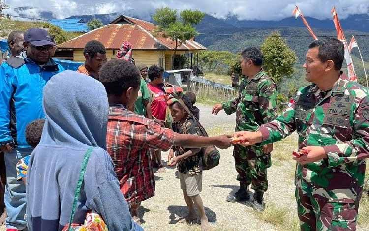 2 Prajurit Yonif 501 Luka Tembak Dievakuasi ke Timika