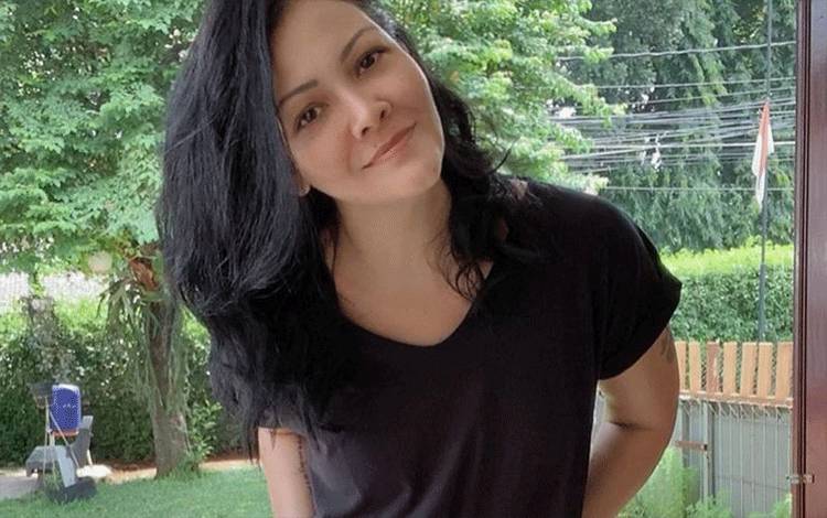 Arti Pahlawan Menurut Melanie Subono