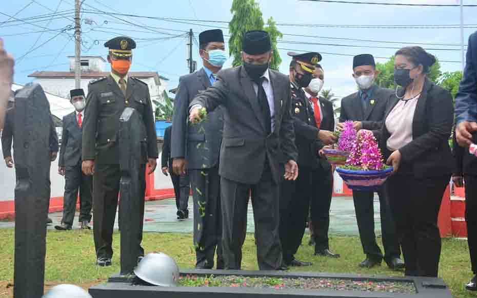 Bupati Seruyan Inspektur Upacara Peringatan Hari Pahlawan
