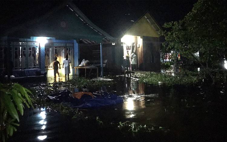 Air Laut Pasang Genangi Pemukiman Warga Desa Sungai Undang, Ketinggian Air Capai 1 Meter