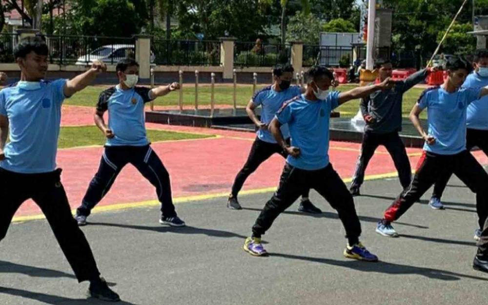 Petugas Rutan Kuala Kapuas Ikuti Latihan Bela Diri dan Pembinaan di Polres