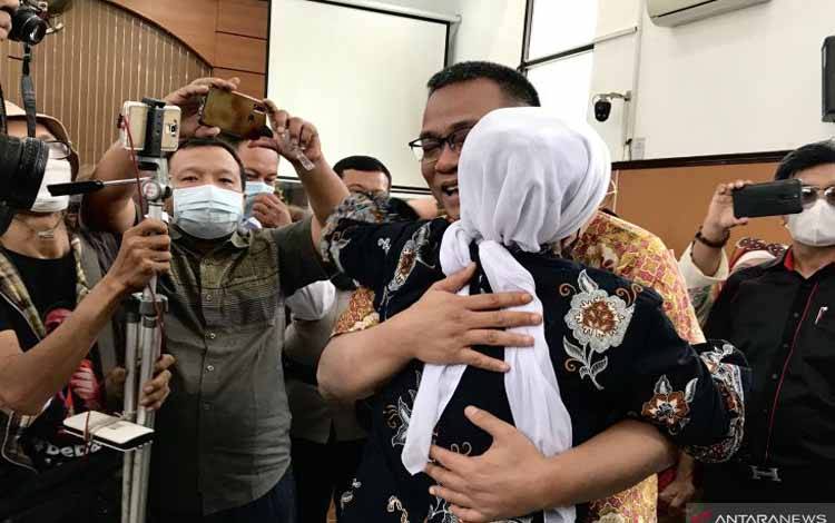 Majelis Hakim Vonis Jumhur 10 Bulan Penjara Tapi Tak Ditahan