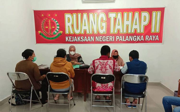 Polresta Palangka Raya Limpahkan 3 Tersangka Pemalsu Surat PCR COVID-19 ke Kejari