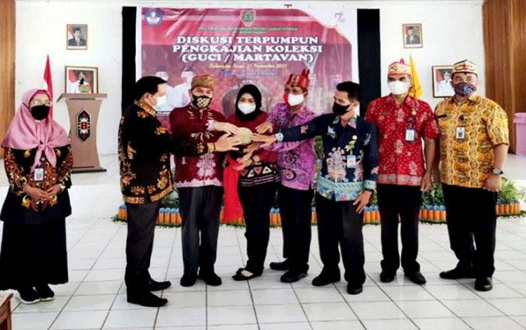 Disbudpar Kalteng: Diskusi Terpumpun Kajian Koleksi Guci agar Tingkatkan Kecintaan Masyarakat terhadap Budaya dan Sejarah