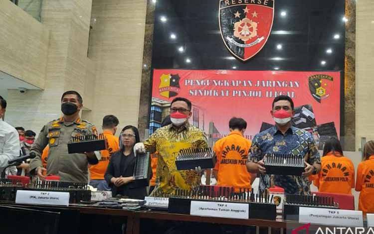 Polri Kenakan Pasal Berlapis ke WNA Tiongkok Bos Pinjol Ilegal