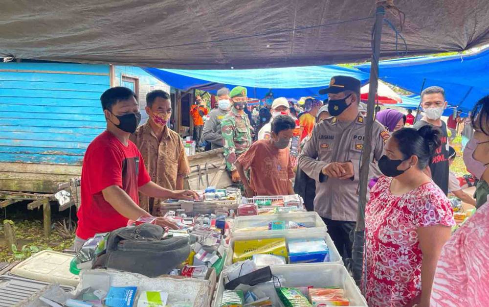 Petugas Gabungan Lakukan Pendisiplinan Protokol Kesehatan di Kawasan Pasar