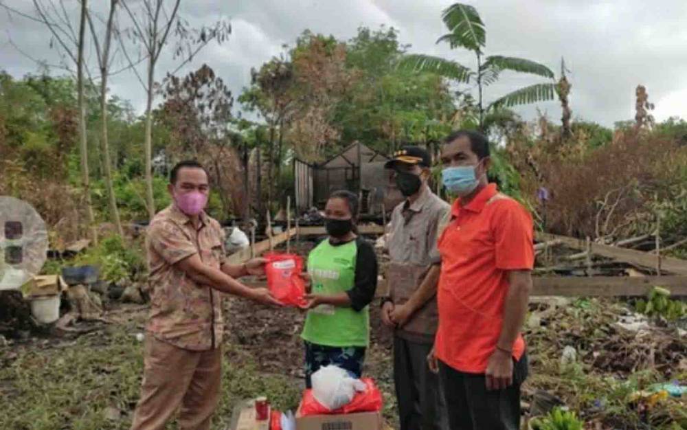 BPBD Kapuas Salurkan Bantuan kepada Warga Terdampak Kebakaran Rumah