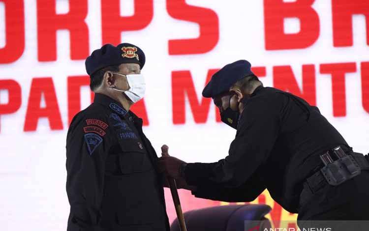 Prabowo Subianto Dianugerahi Warga Kehormatan Brimob Polri