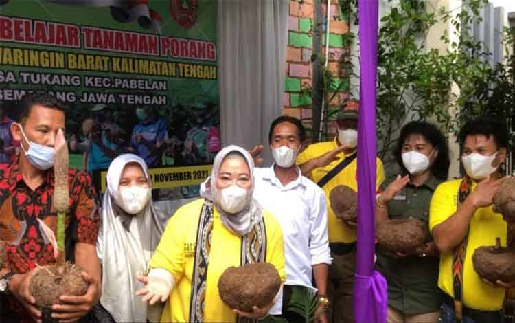 Bupati Kobar dan Rombongan Kades Belajar ke Desa yang Sukses Kembangkan Tanaman Porang