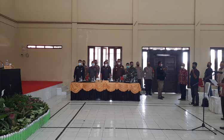 Ketua DPRD Gunung Mas Ingatkan Waspada Cuaca Ekstrem Saat Pendistribusian Logistik Pilkades