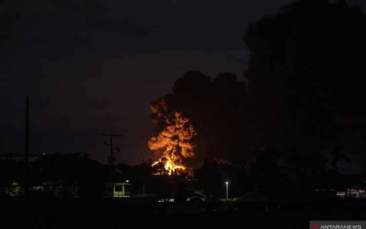 Satu Tangki Kilang Cilacap Terbakar Berisi Pertalite