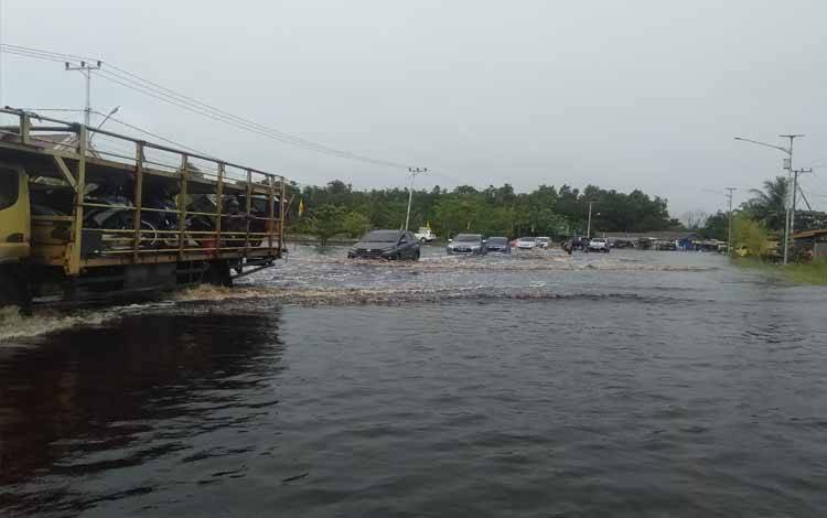 Banjir Katingan Makin Parah dan 6 Kecamatan Terendam