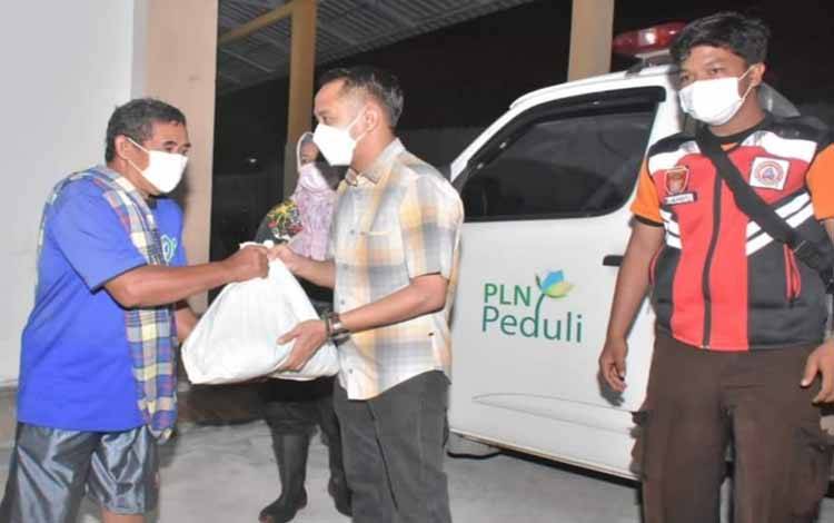 Warga Terdampak Banjir di Jalan Danau Rangas dapat Bantuan dari Wali Kota
