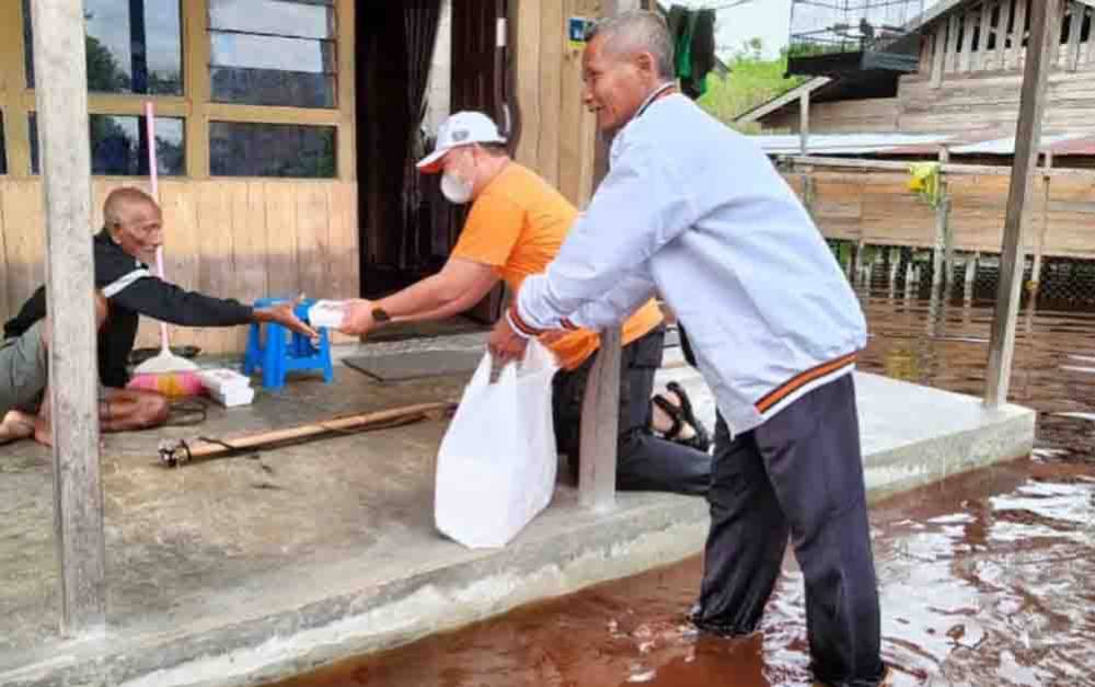 Relawan PKS Bantu Warga Terdampak Banjir di Palangka Raya