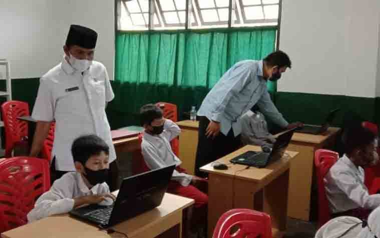 Kepala Kemenag Seruyan Tinjau Pelaksanaan ANBK