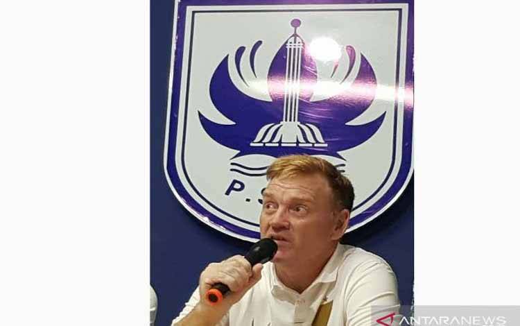 PSIS Semarang Copot Ian Andrew Gillian dari Posisi Pelatih Kepala