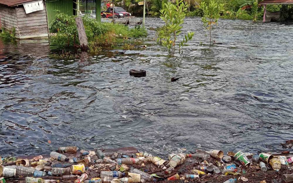Banjir di Jalan Tumbang Nusa Belum Surut