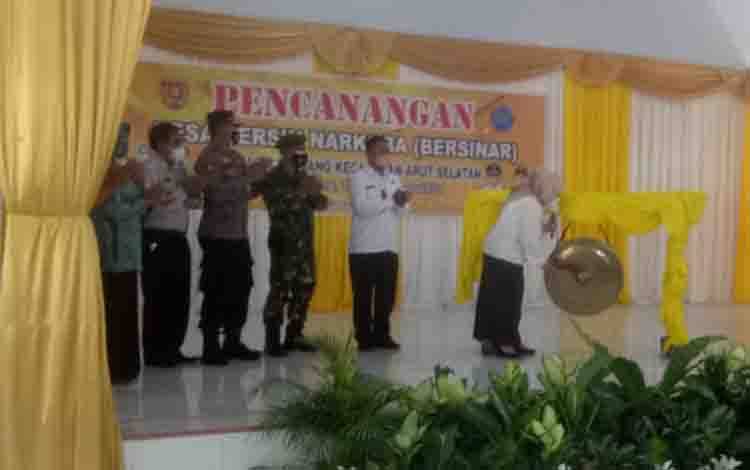 Melalui Desa Bersinar, Bupati Kobar Ajak Seluruh Elemen Masyarakat Berantas Narkoba