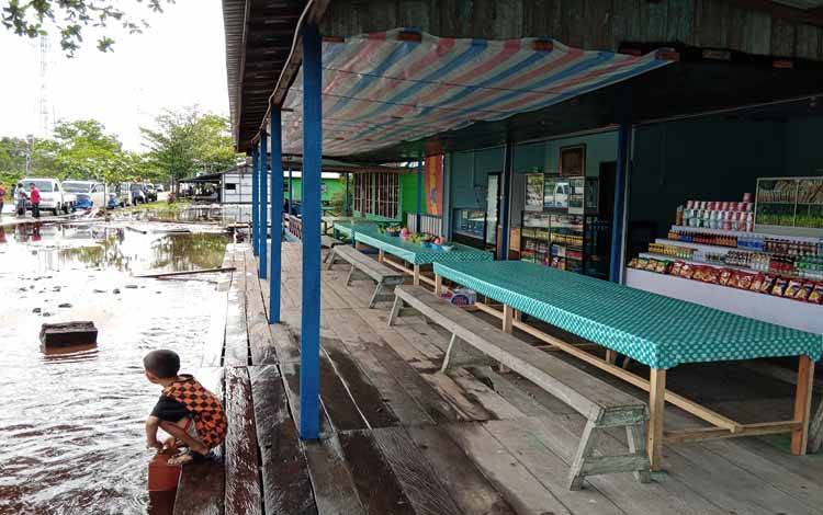Warga Korban Banjir di Desa Jabiren Membutuhkan Tenaga Medis