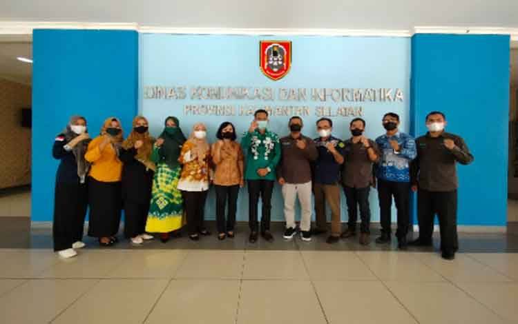 Kominfosandi Pulang Pisau Berkunjung ke LPPL Radio Abdi Persada FM Banjarbaru